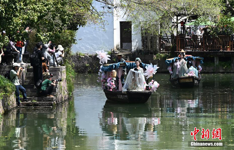 Ханчжоуда г?лдер мерекес? ?тт?