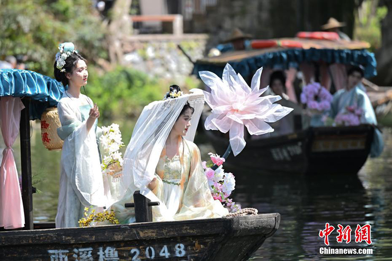 Ханчжоуда г?лдер мерекес? ?тт?