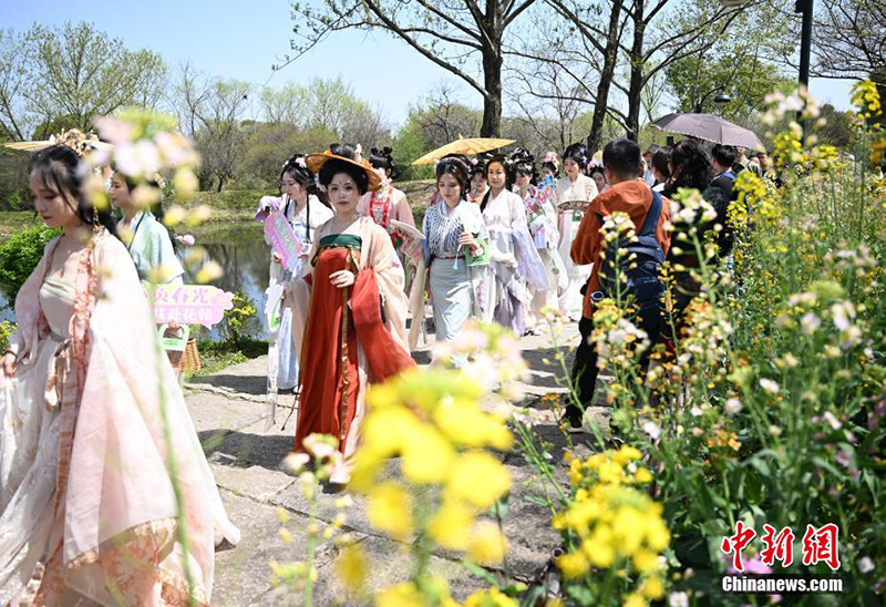 Ханчжоуда г?лдер мерекес? ?тт?