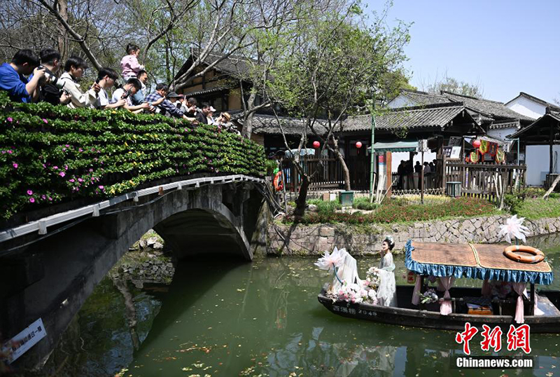 Ханчжоуда г?лдер мерекес? ?тт?