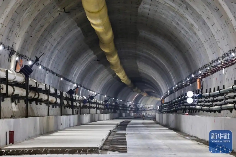 Са?атына 350 км жылдамды?пен ж?рет?н ?лемдег? ал?аш?ы б?р ш???ырлы, ?ос жола?ты те??з астында?ы жо?ары жылдамды?ты тем?ржол туннел? ?ске ?осылды