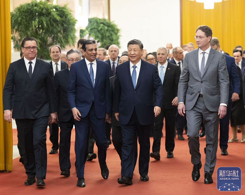 Си Цзиньпин халы?аралы? бизнес саласы ?к?лдер?мен кездест?