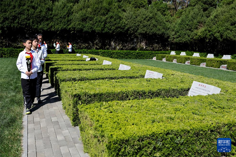 ?аб?р сыпыру к?н?не ?арай ??рбандар еске алынды