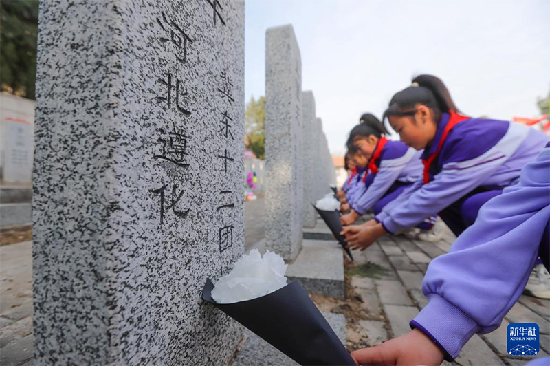 ?аб?р сыпыру к?н?не ?арай ??рбандар еске алынды