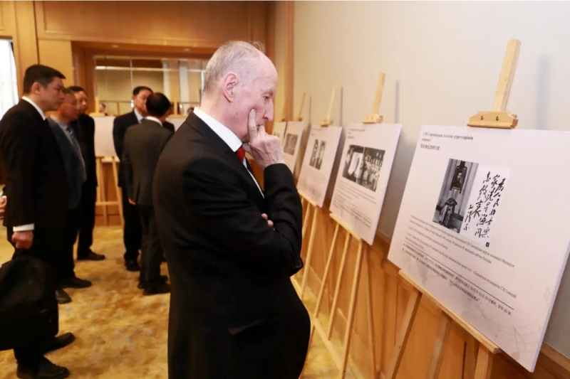 Алматыда ?Сянь Синхай ескертк?ш? мен ала?ын ж?ндеу жобасын? ?ске ?осу р?с?м? ?тт?