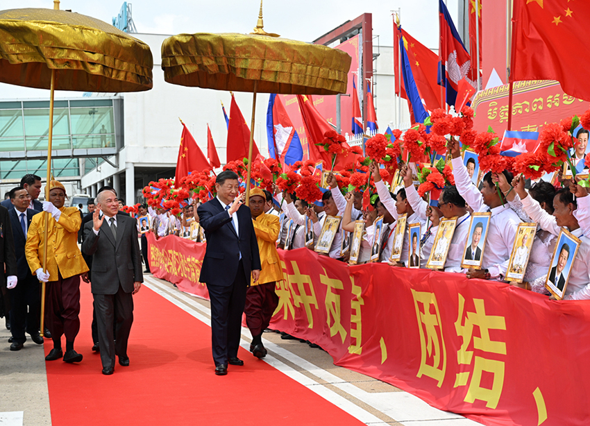 Си Цзиньпин Камбоджа?а мемлекетт?к сапарын жасау ?ш?н Пномпеньге келд?