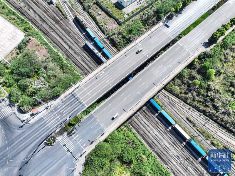 Чунциннен Орталы? Азия?а ал?аш?ы т?ра?ты ж?к пойызы жол?а шы?ты