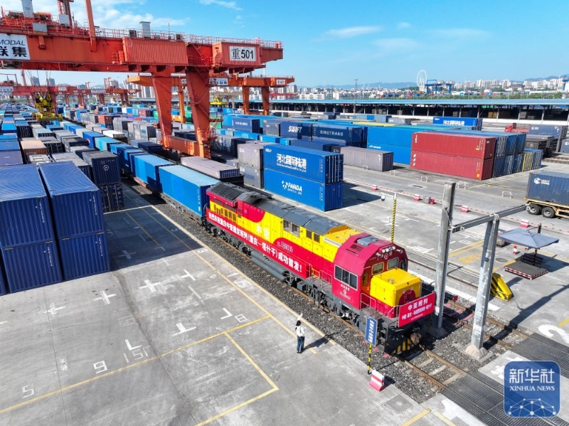 Чунциннен Орталы? Азия?а ал?аш?ы т?ра?ты ж?к пойызы жол?а шы?ты