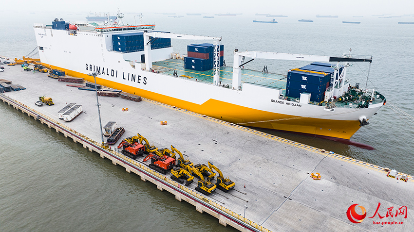 Тайцан, Цзянсу: Сучжоу порты Африка?а айналмалы контейнерл?к кеме ба?ытын ашты