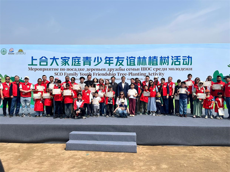 В Пекине прошла лесопосадочная акция "Лес дружбы" с участием представителей молодого поколения из стран ШОС