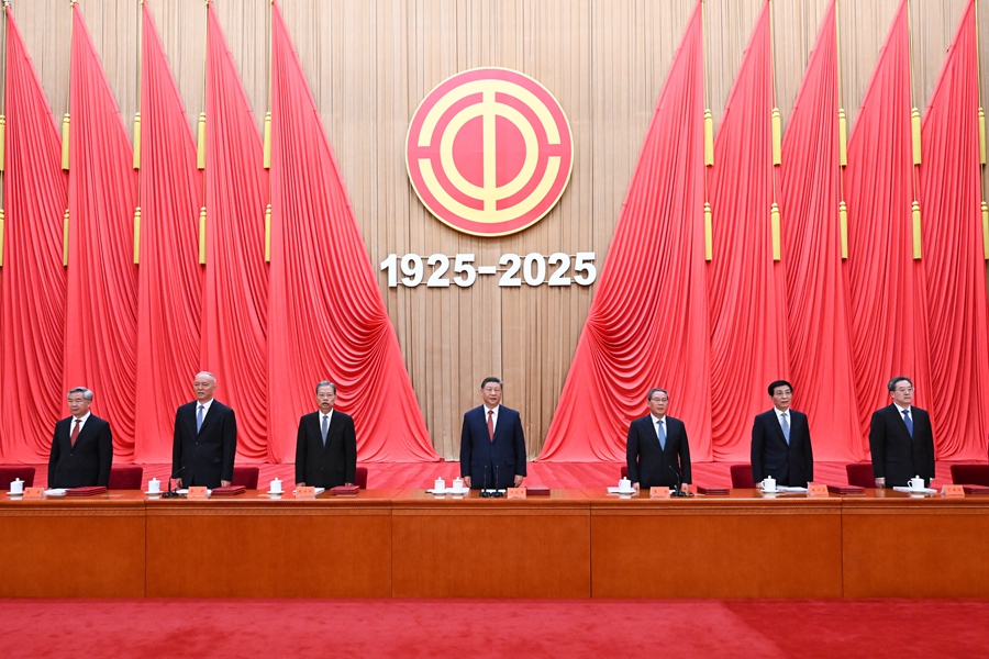 ?ытайда?ы мемлекетт?к к?с?пода?тар федерациясыны? 100 жылды?ын атап ?ту ж?не мемлекетт?к ?лг?л? ж?мысшыларды марапаттау жиналысында Си Цзиньпин ма?ызды с?з с?йлед?