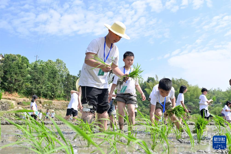 1 мамыр мерекес? кез?нде ел ?ш?нде 314 миллион адам саяхатта?ан