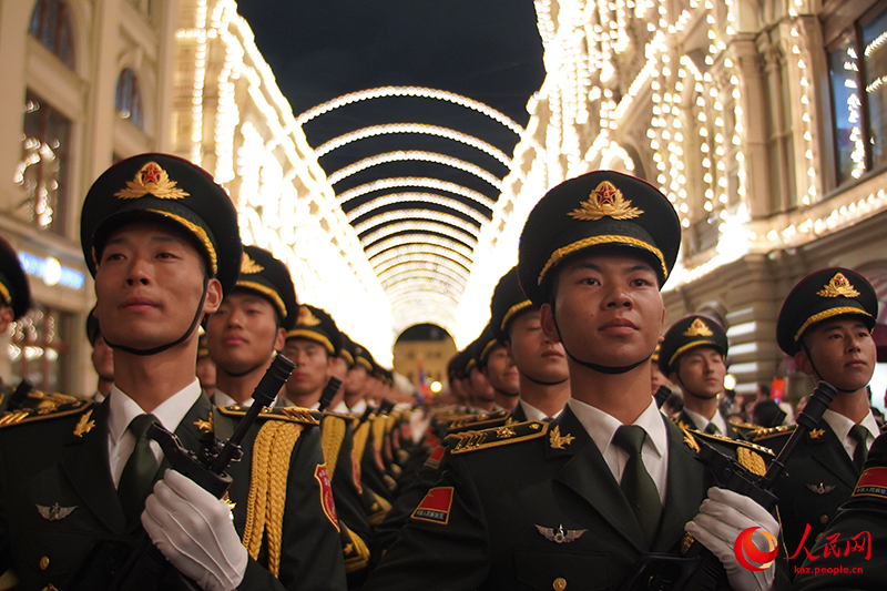 ?ытайды? ??рмет ?арауылы М?скеудег? ?ызыл ала?да ?скери парадты? дайынды?ына ?атысты