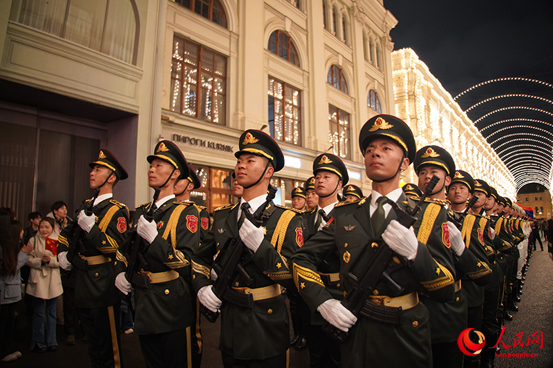 ?ытайды? ??рмет ?арауылы М?скеудег? ?ызыл ала?да ?скери парадты? дайынды?ына ?атысты