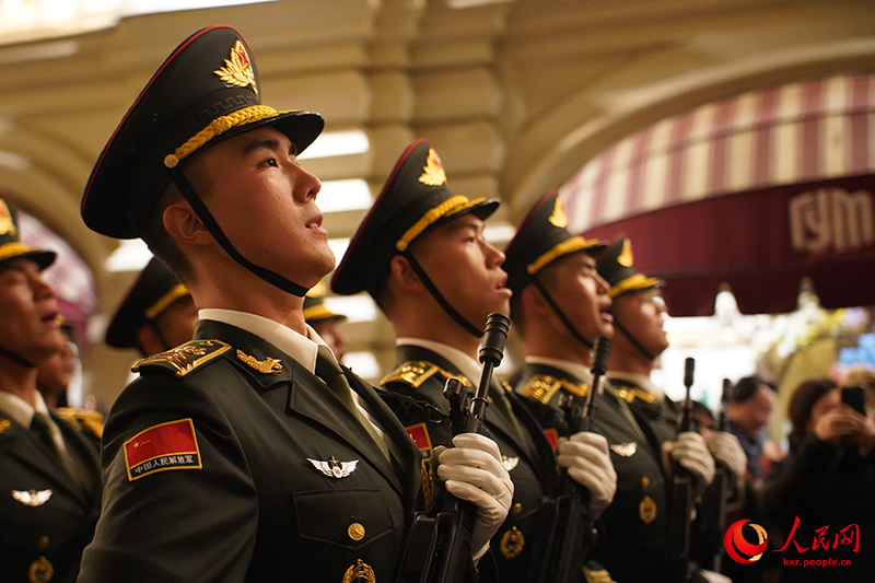 ?ытайды? ??рмет ?арауылы М?скеудег? ?ызыл ала?да ?скери парадты? дайынды?ына ?атысты