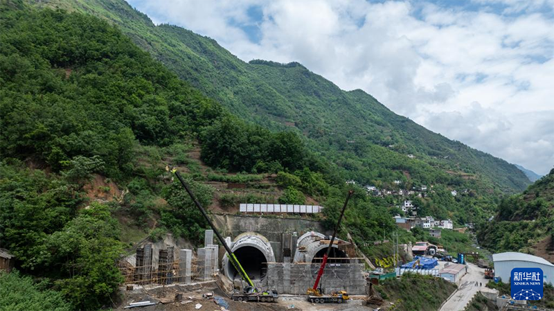 Чунцин-Куньмин ж?рдек тем?ржолыны? е? ?зын Ильян туннел?н?? шы?у б?л?г? с?тт? ая?талды