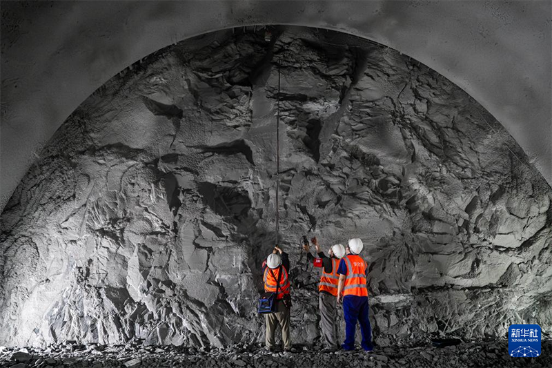 Чунцин-Куньмин ж?рдек тем?ржолыны? е? ?зын Ильян туннел?н?? шы?у б?л?г? с?тт? ая?талды