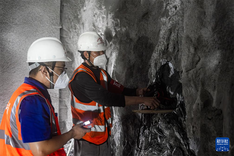 Чунцин-Куньмин ж?рдек тем?ржолыны? е? ?зын Ильян туннел?н?? шы?у б?л?г? с?тт? ая?талды