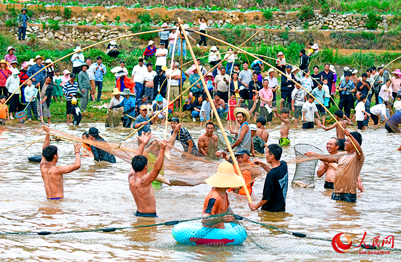Юньнань Майтрея ?аласында?ы д?ст?рл? балы? аулау