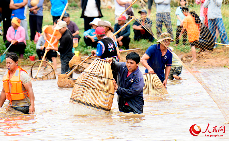 Юньнань Майтрея ?аласында?ы д?ст?рл? балы? аулау