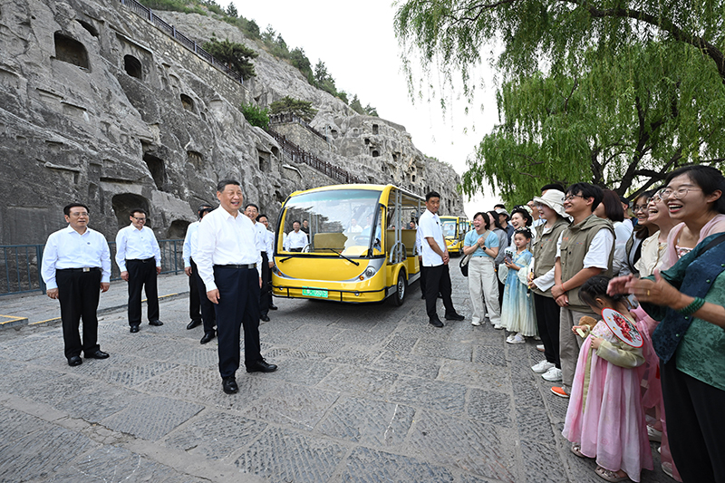 Си Цзиньпин Хэнань ?лкес?н?? Лоян ?аласында ?ызметт?к тексеруде болды