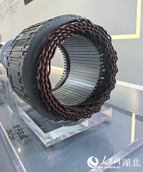 6297 ?нертабыс патент?н?? артында т?р?ан ?интеллектуалды ?нд?р?ст??? серп?л?с?