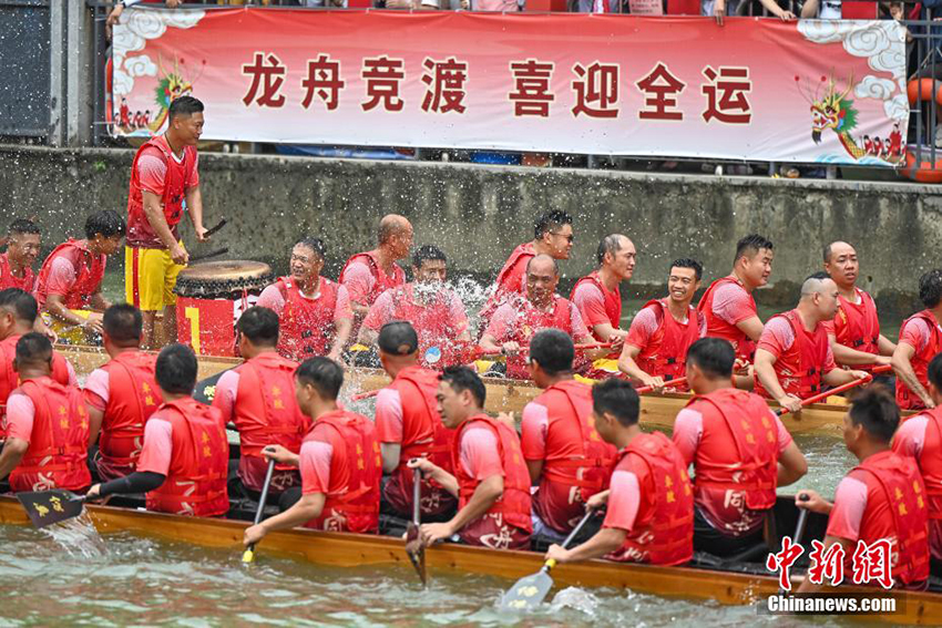 Гуанчжоуды? Чэпи ауылында айда?ар ?айы? жарысы ?т?п жатыр