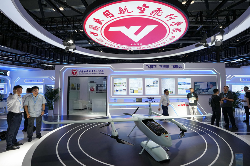 Бейж??де Азаматты? авиацияны? ?ылым мен б?л?м берудег? инновациялы? жет?ст?ктер?н?? ?ш?нш? к?рмес? ашылды