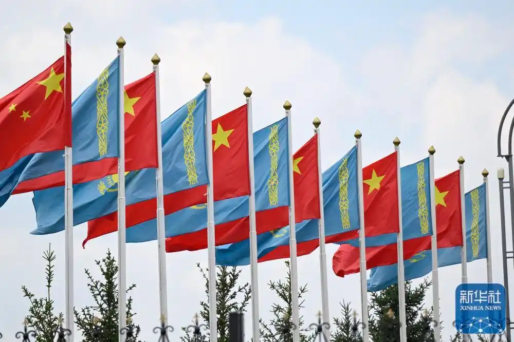 Си Цзиньпин ек?нш? ?ытай-Орталы? Азия саммит?не ?атысу ?ш?н Астана?а жетт?