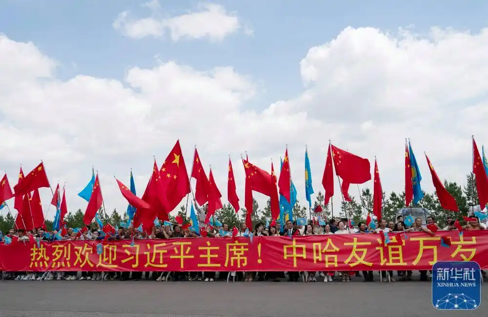 Си Цзиньпин ек?нш? ?ытай-Орталы? Азия саммит?не ?атысу ?ш?н Астана?а жетт?