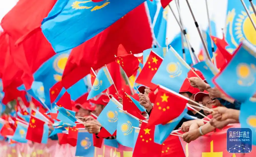 Си Цзиньпин ек?нш? ?ытай-Орталы? Азия саммит?не ?атысу ?ш?н Астана?а жетт?