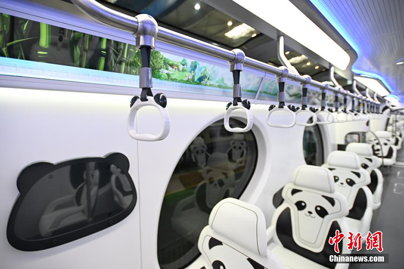 Чунцинде ал?аш?ы отанды? ?панда та?ырбында?ы? монорельст? пойыз ?атынады