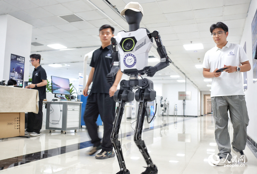 Хэнань ?гуманоидты робот? индустриясын дамытып келед?