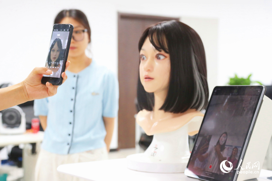 Хэнань ?гуманоидты робот? индустриясын дамытып келед?