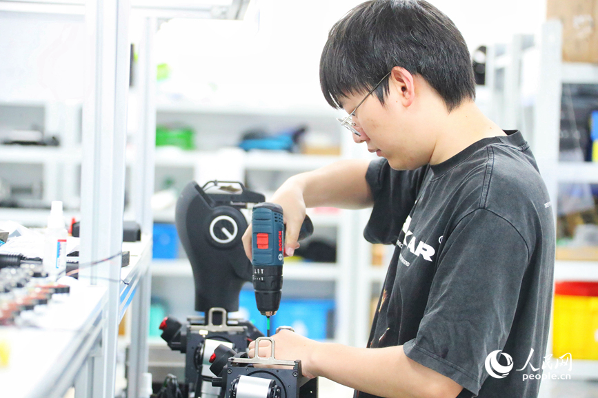 Хэнань ?гуманоидты робот? индустриясын дамытып келед?