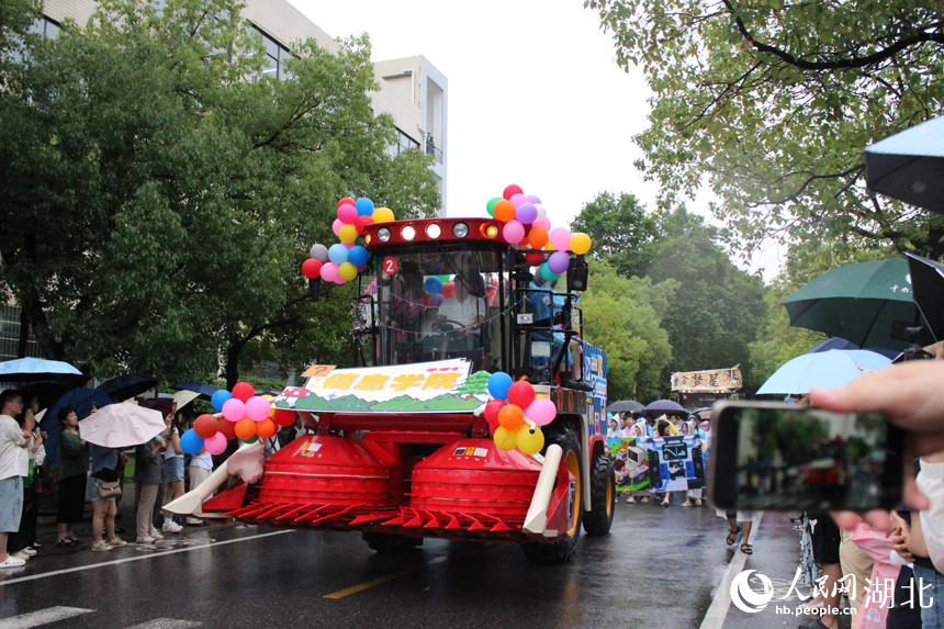 Т?лектерд?? о?у б?т?ру р?с?м?нде ауыл шаруашылы?ы техникасы шеру? ?тт?