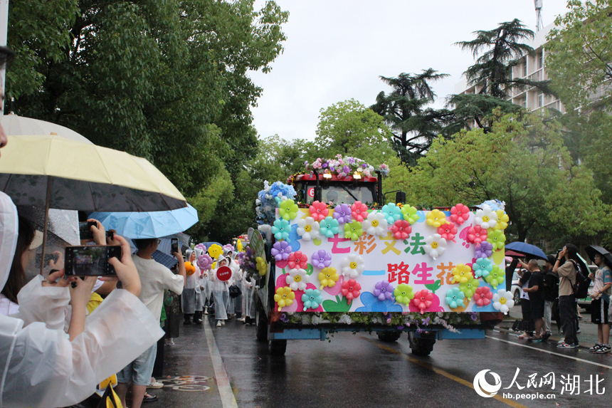 Т?лектерд?? о?у б?т?ру р?с?м?нде ауыл шаруашылы?ы техникасы шеру? ?тт?