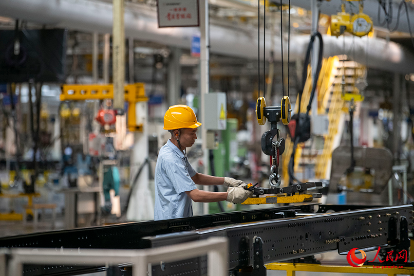 Сиань, Шэньси: ?р 4,8 минут сайын б?р супер ауыр ж?к к?л?г? ??растырылады