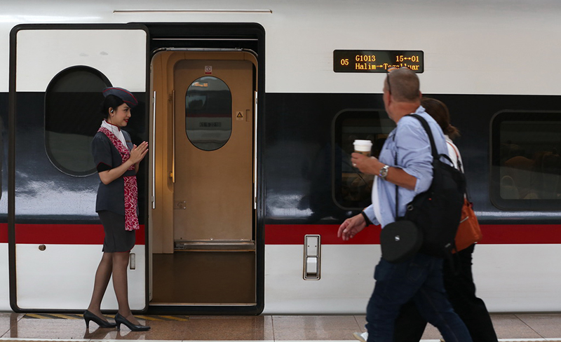 Джакарта-Бандунг ж?рдек тем?ржолы барлы?ы 10 миллионнан астам жолаушыны тасымалдады