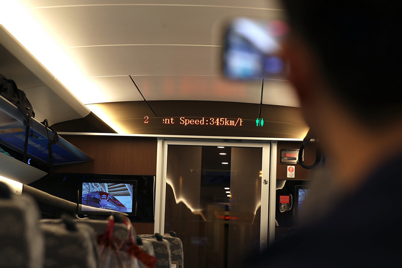 Джакарта-Бандунг ж?рдек тем?ржолы барлы?ы 10 миллионнан астам жолаушыны тасымалдады