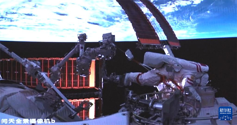 Шэньчжоу-20 ?арышкер?н?? экипажы ек?нш? рет кабинадан шы?у жоспарын с?тт? ая?тады