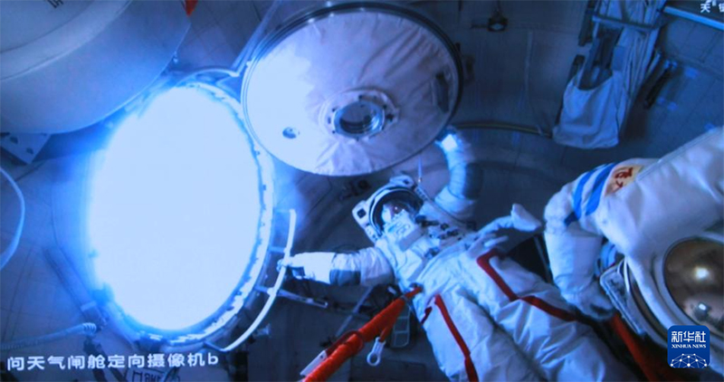 Шэньчжоу-20 ?арышкер?н?? экипажы ек?нш? рет кабинадан шы?у жоспарын с?тт? ая?тады