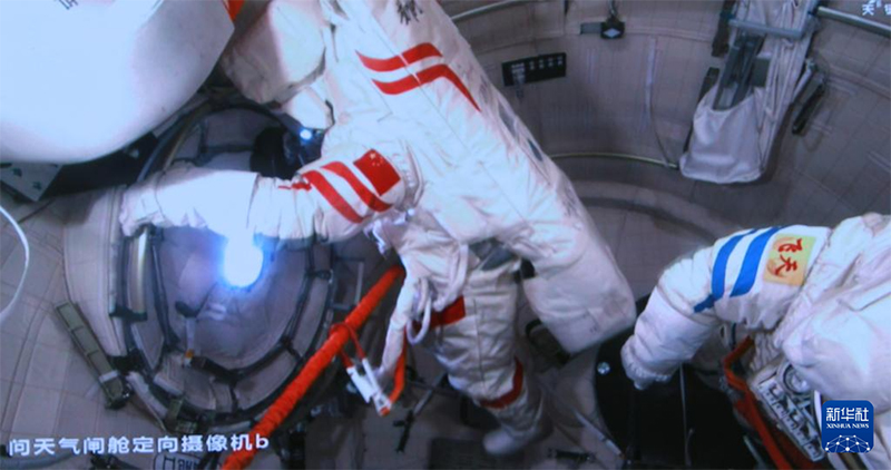 Шэньчжоу-20 ?арышкер?н?? экипажы ек?нш? рет кабинадан шы?у жоспарын с?тт? ая?тады