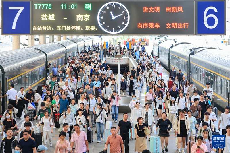 Жаз?ы тасымал?а пойыздар са?адай сай