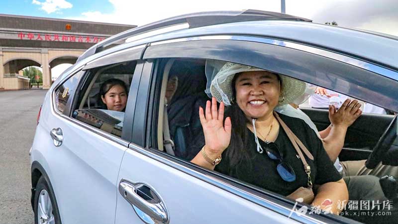 Жеменей порты шекара сызы?ында?ы к?ркем к?р?н?ске айналды