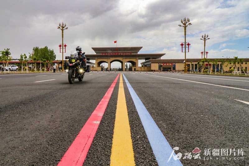 Жеменей порты шекара сызы?ында?ы к?ркем к?р?н?ске айналды