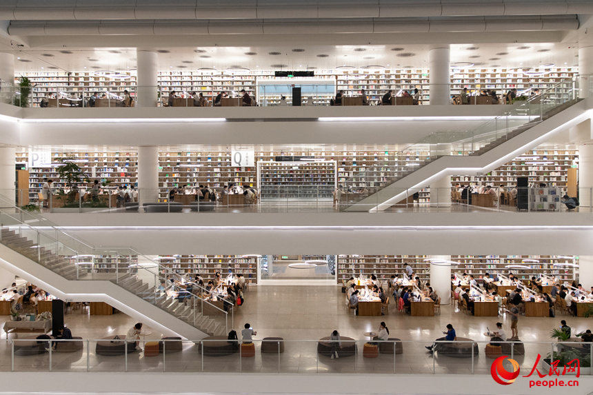 ?р? к?тапхана, ?р? к?таптарды с?рыптау?а арнал?ан а?ылды зауыт