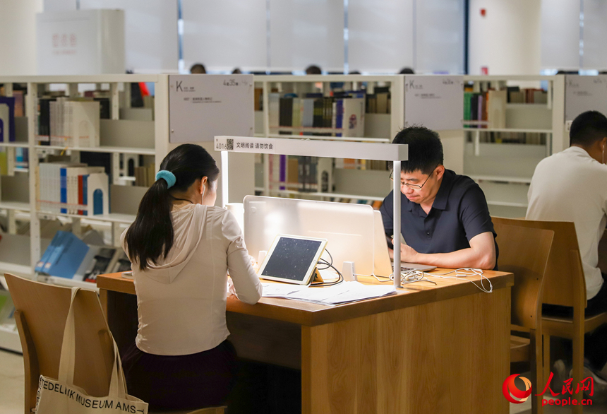 ?р? к?тапхана, ?р? к?таптарды с?рыптау?а арнал?ан а?ылды зауыт