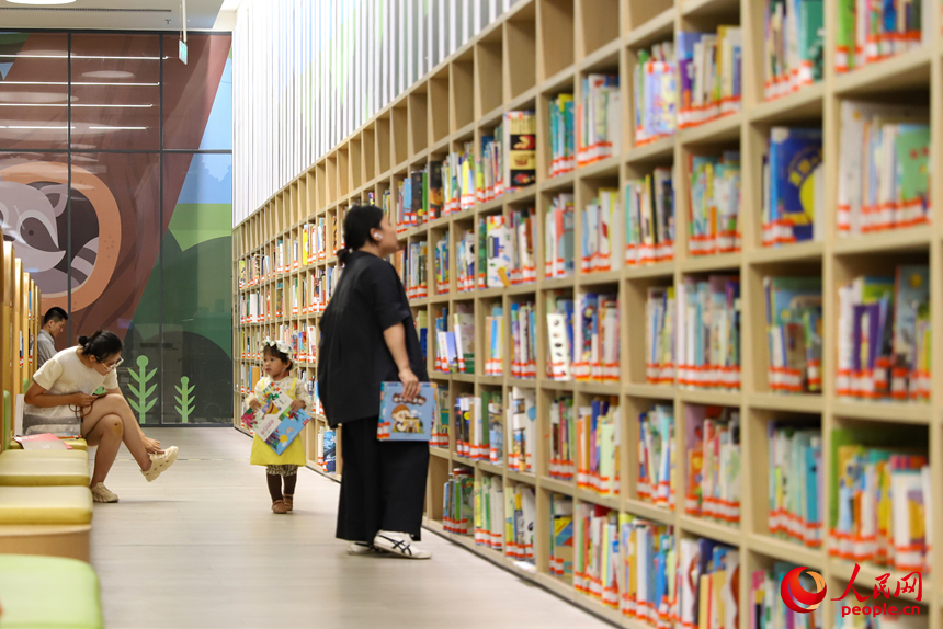 ?р? к?тапхана, ?р? к?таптарды с?рыптау?а арнал?ан а?ылды зауыт