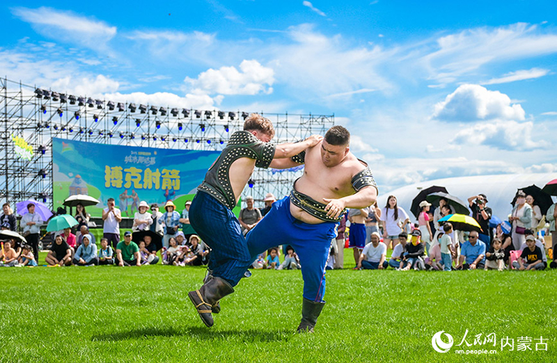 ?шк? Мо???лды? Хух-Хото ?аласында ?ала надамы басталды